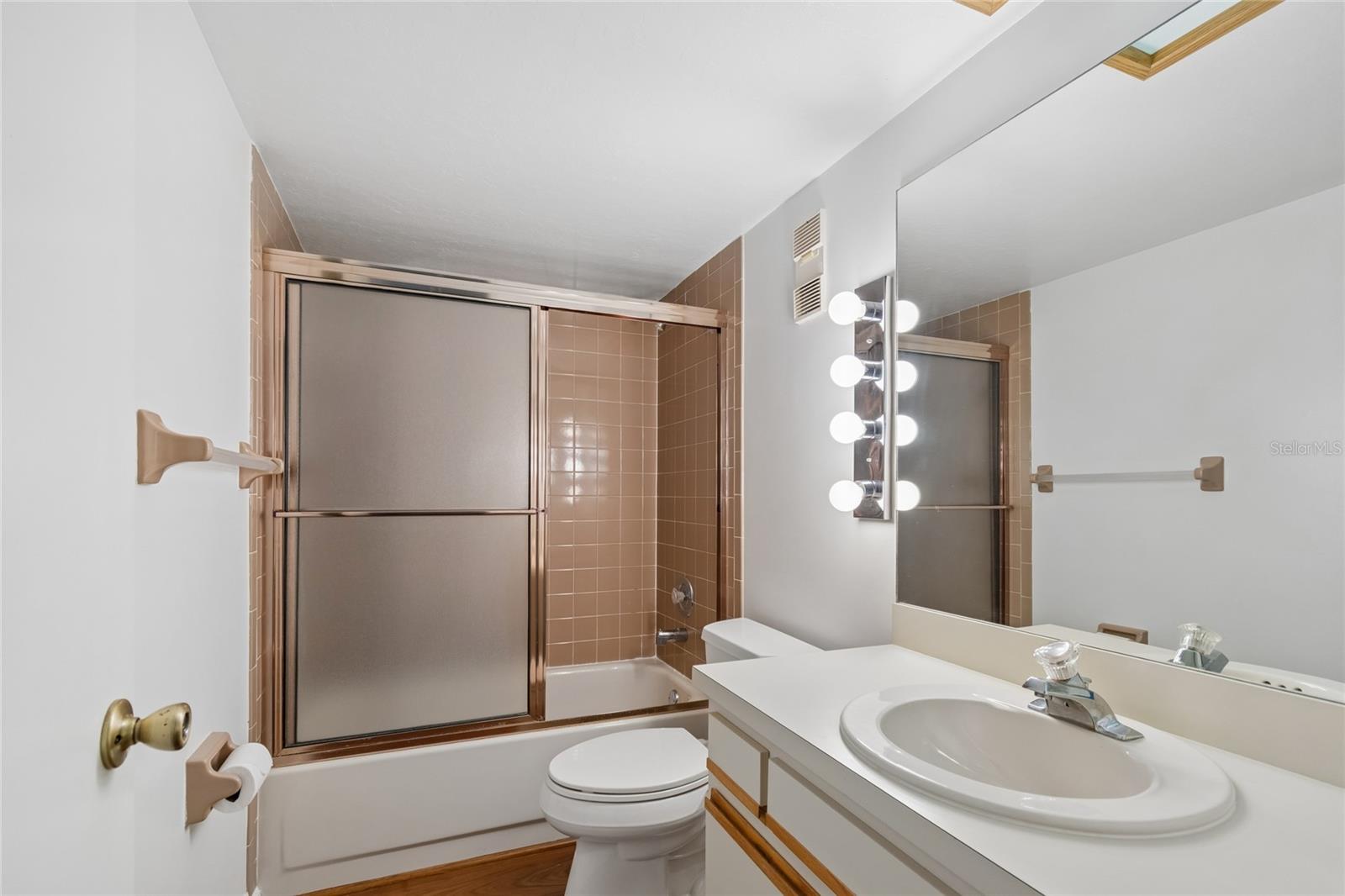 2nd Bathroom