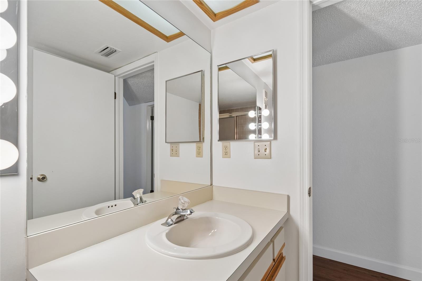 2nd Bathroom