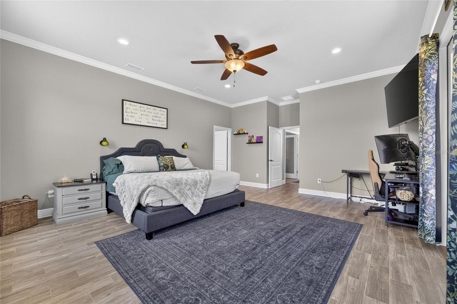 ...continues the living area's crown molding and wood-look tile...