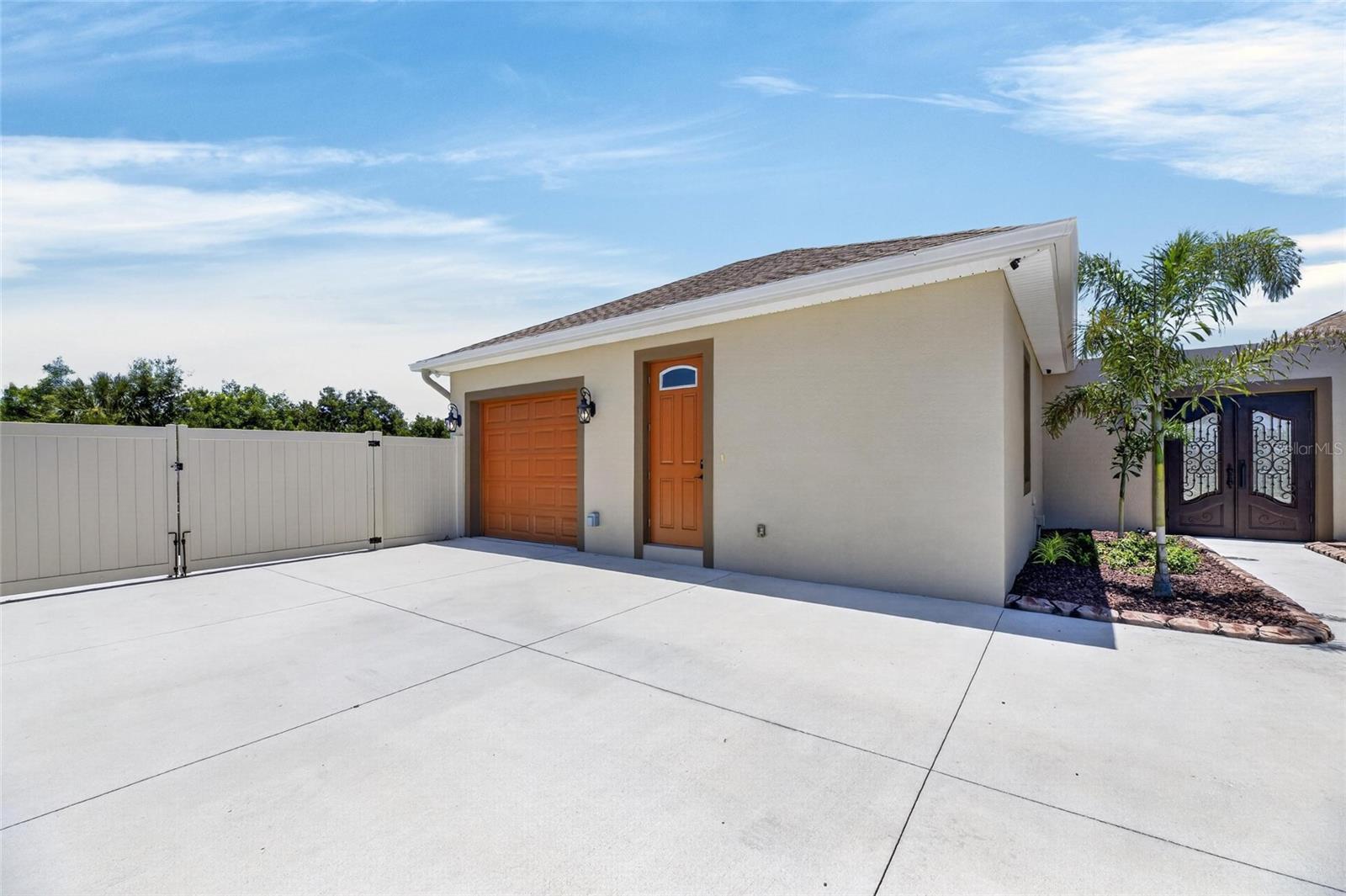 Here's the private entry to the studio apartment with 1-car garage.