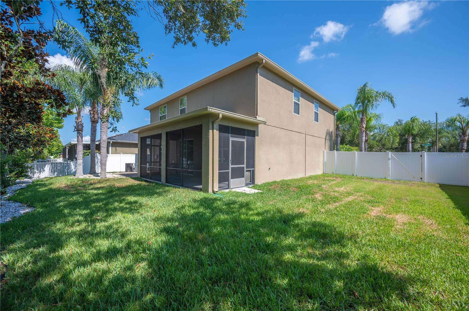 Large Fenced yard