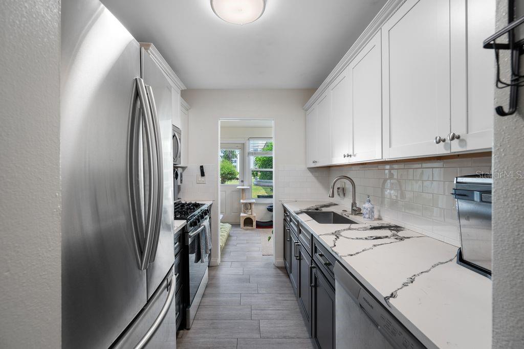 Great working space in this beautiful Kitchen