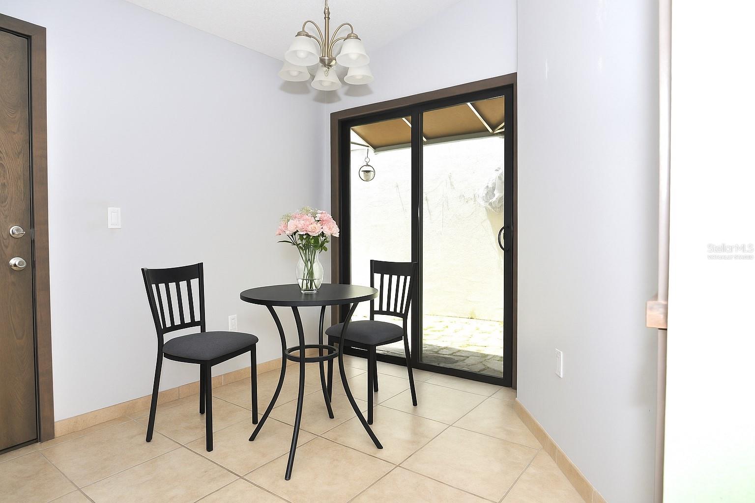 Virtually staged dinette