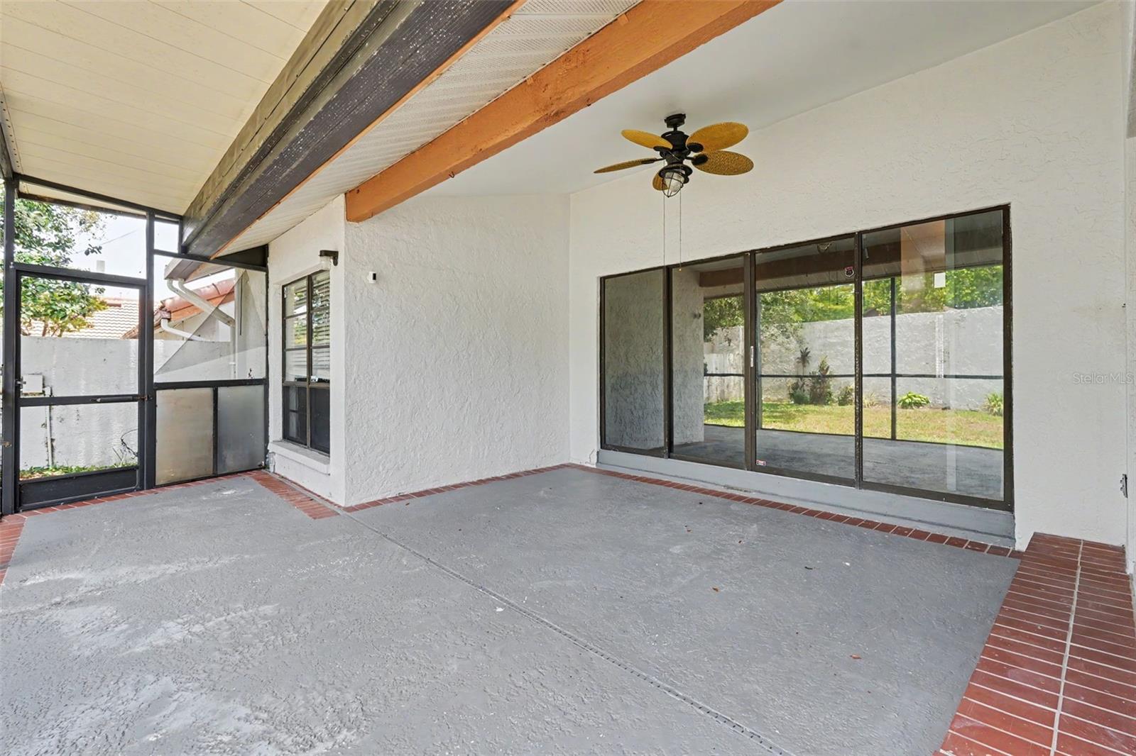 Huge Lanai with outdoor kitchen