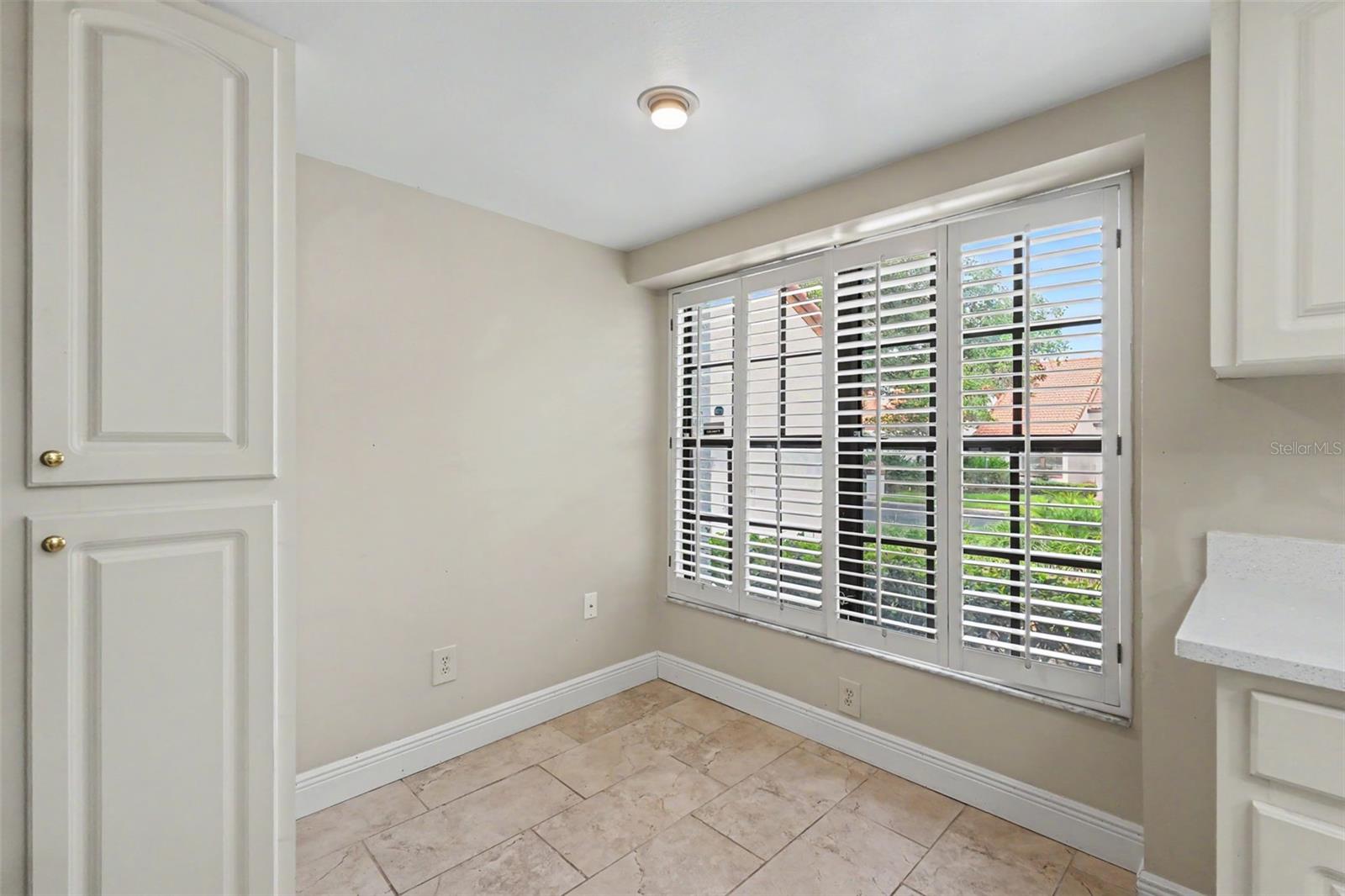 kitchen table area