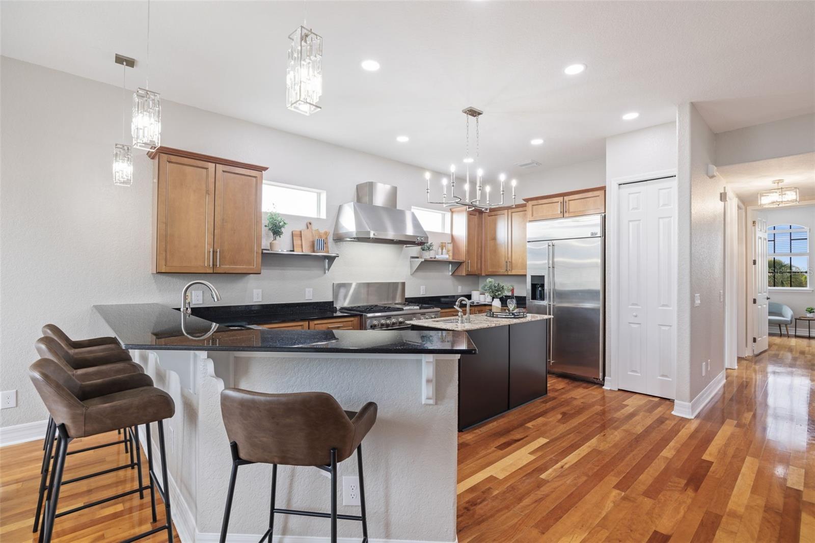 Kitchen breakfast bar