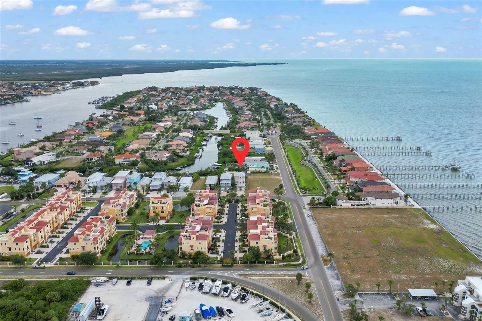 Prime location near Tampa Bay / Apollo Beach Nature Preserve & Beach