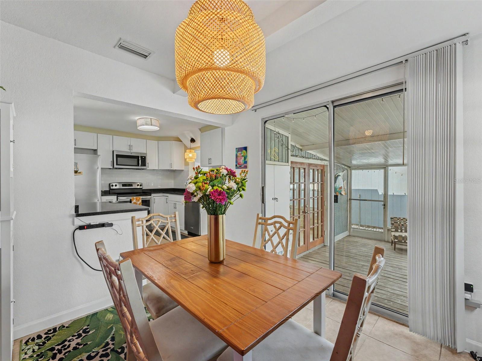 dining room into kitchen