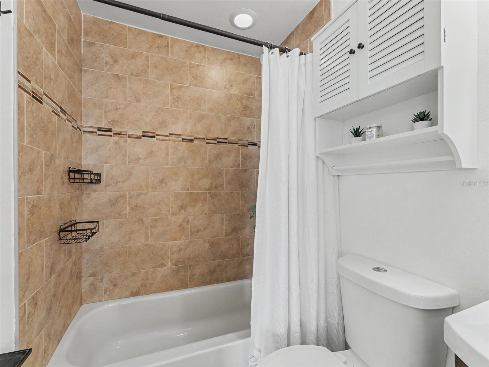 bathroom between bedrooms