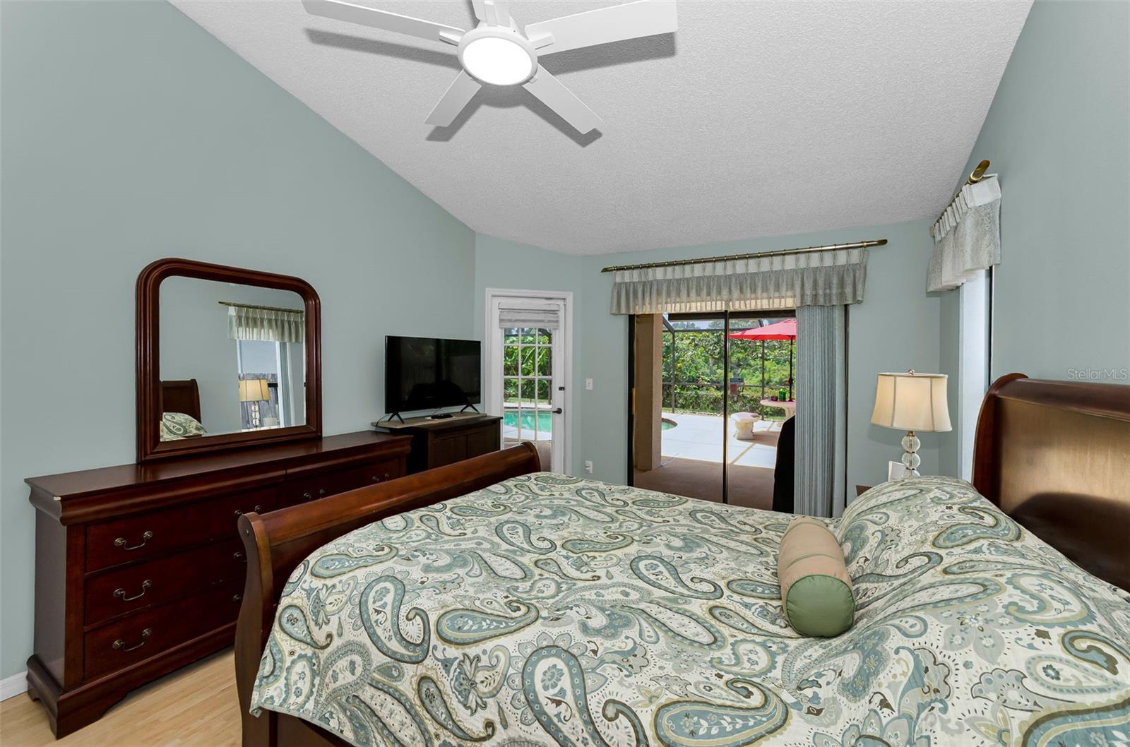 Primary Bedroom - Pool Access