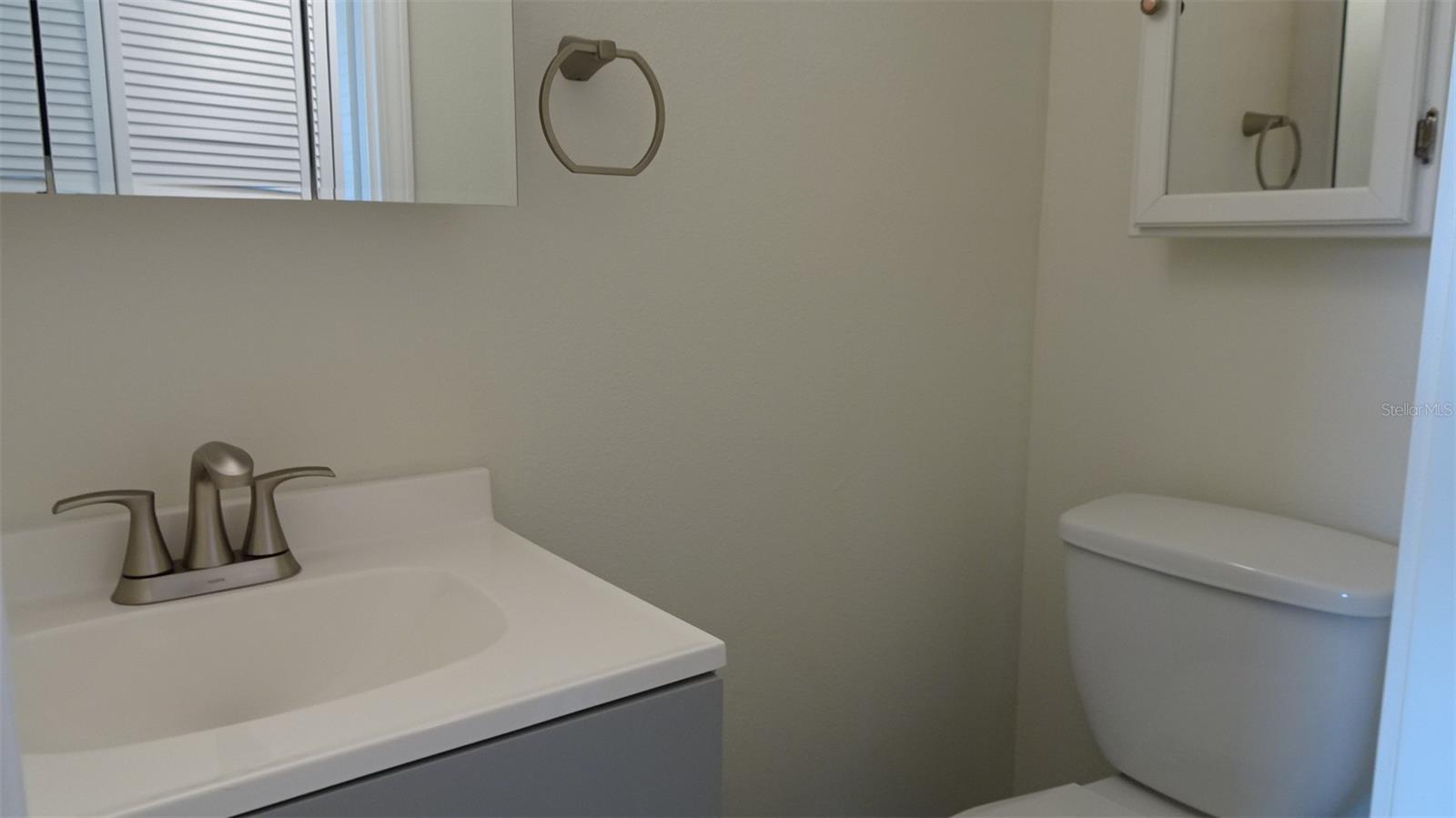Half bathroom between dining and kithcen