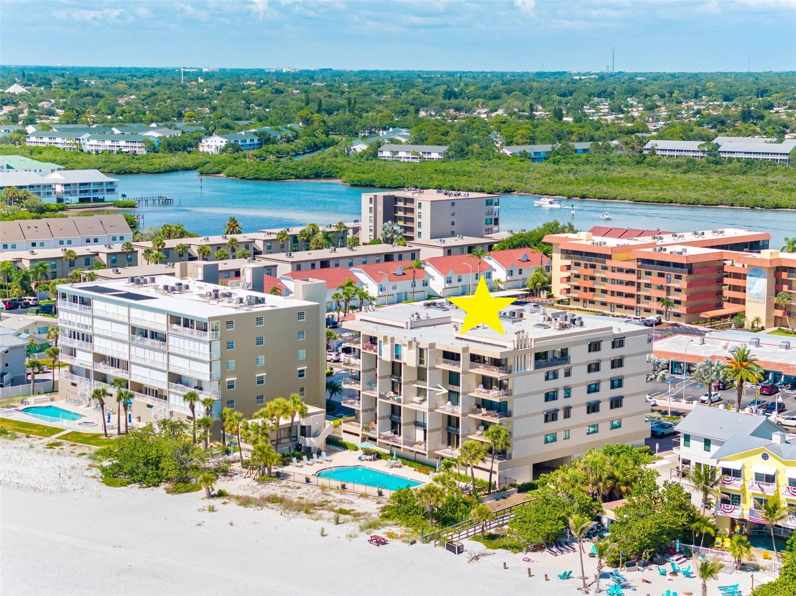 ... Sugar Sand Beaches of Indian Shores AKA ' THe Narrows ' . NOTE: There Are A Few Stores Right Across The Street. Lunch Or Dinner  Without Driivng Can Be Very Convenient..