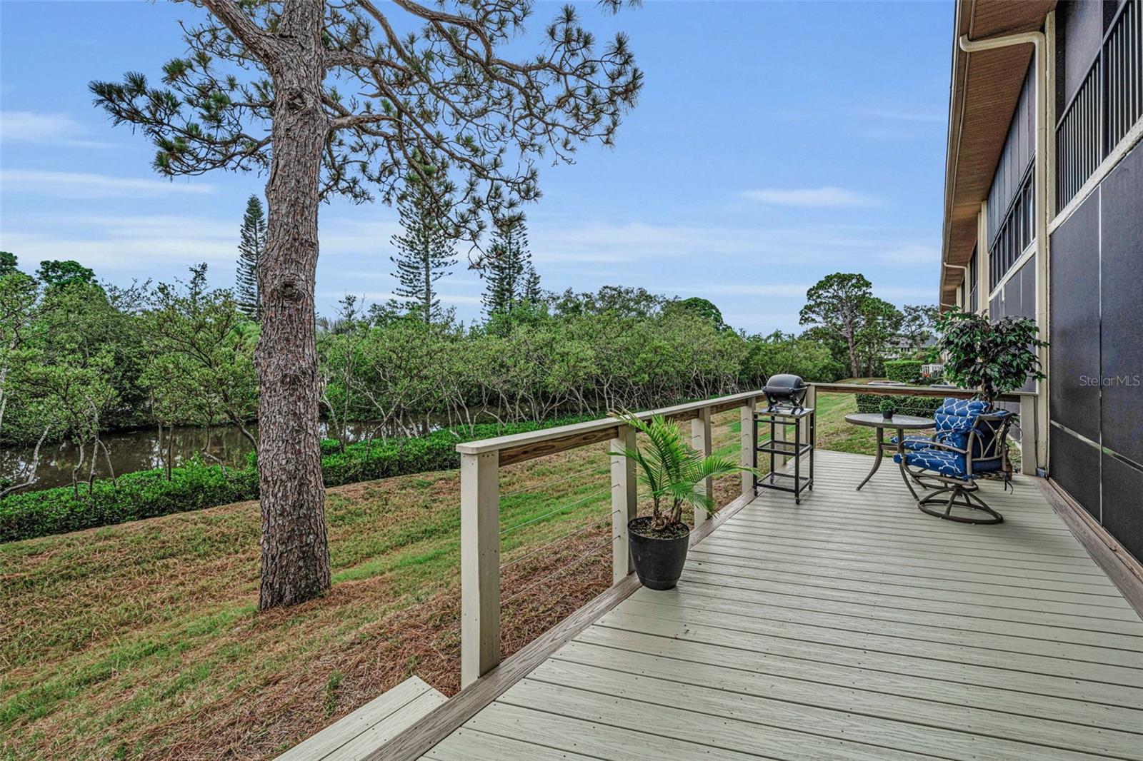 Backyard deck w/composite decking