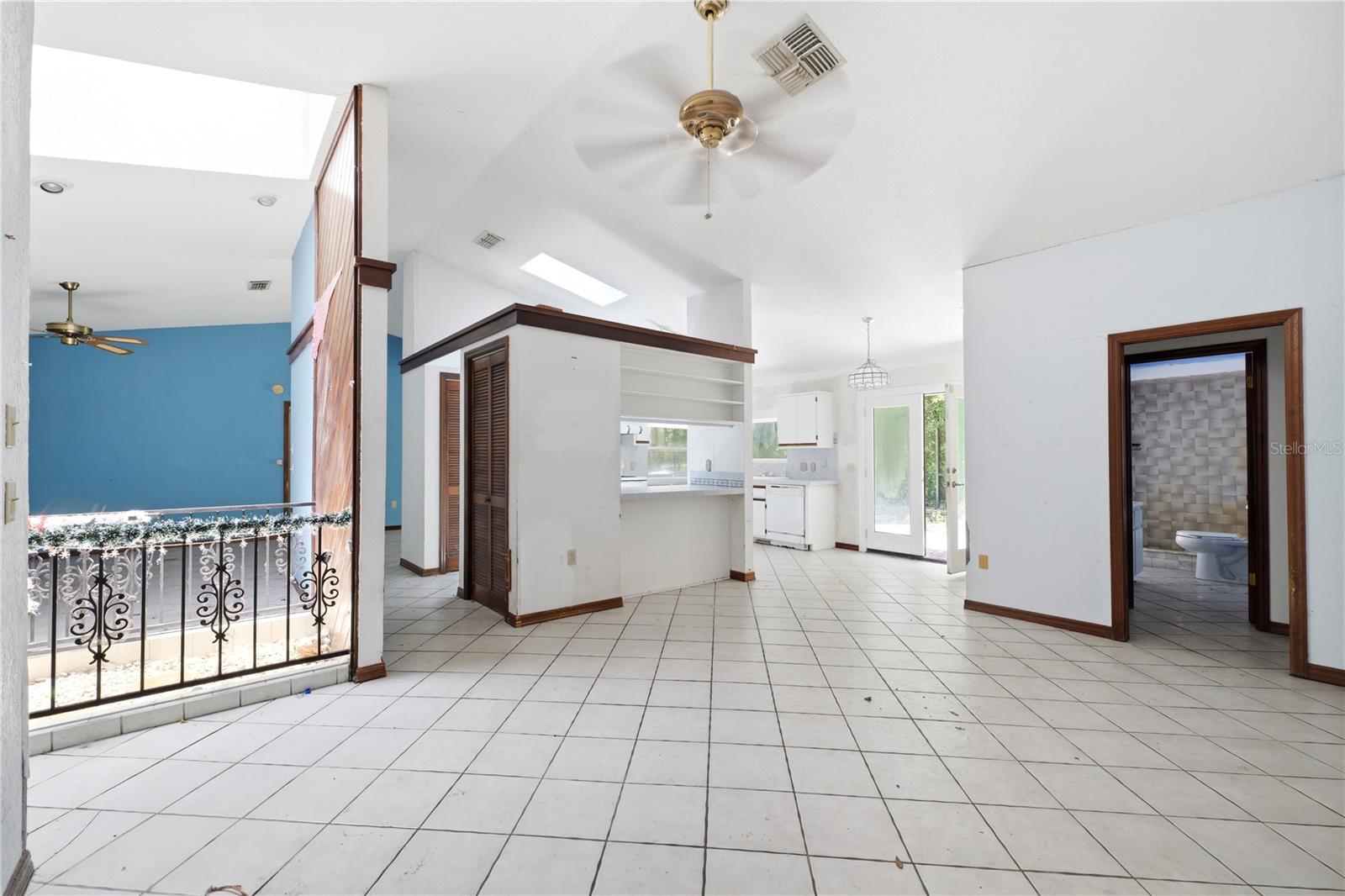Kitchen / Dining Area
