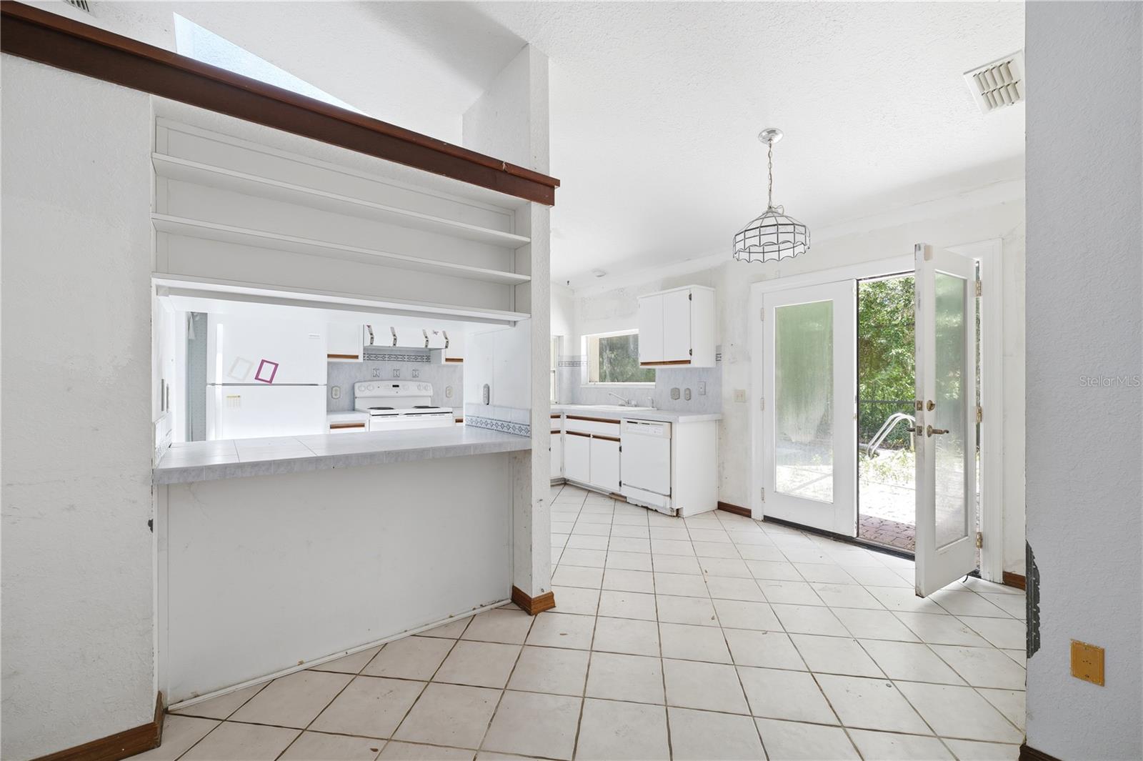 Kitchen / Dining Area