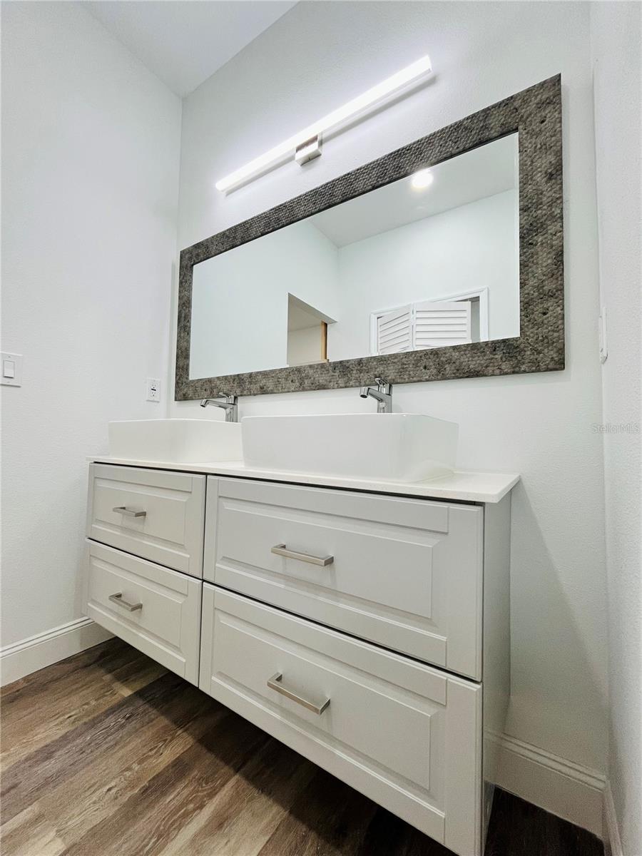 Master Vanity