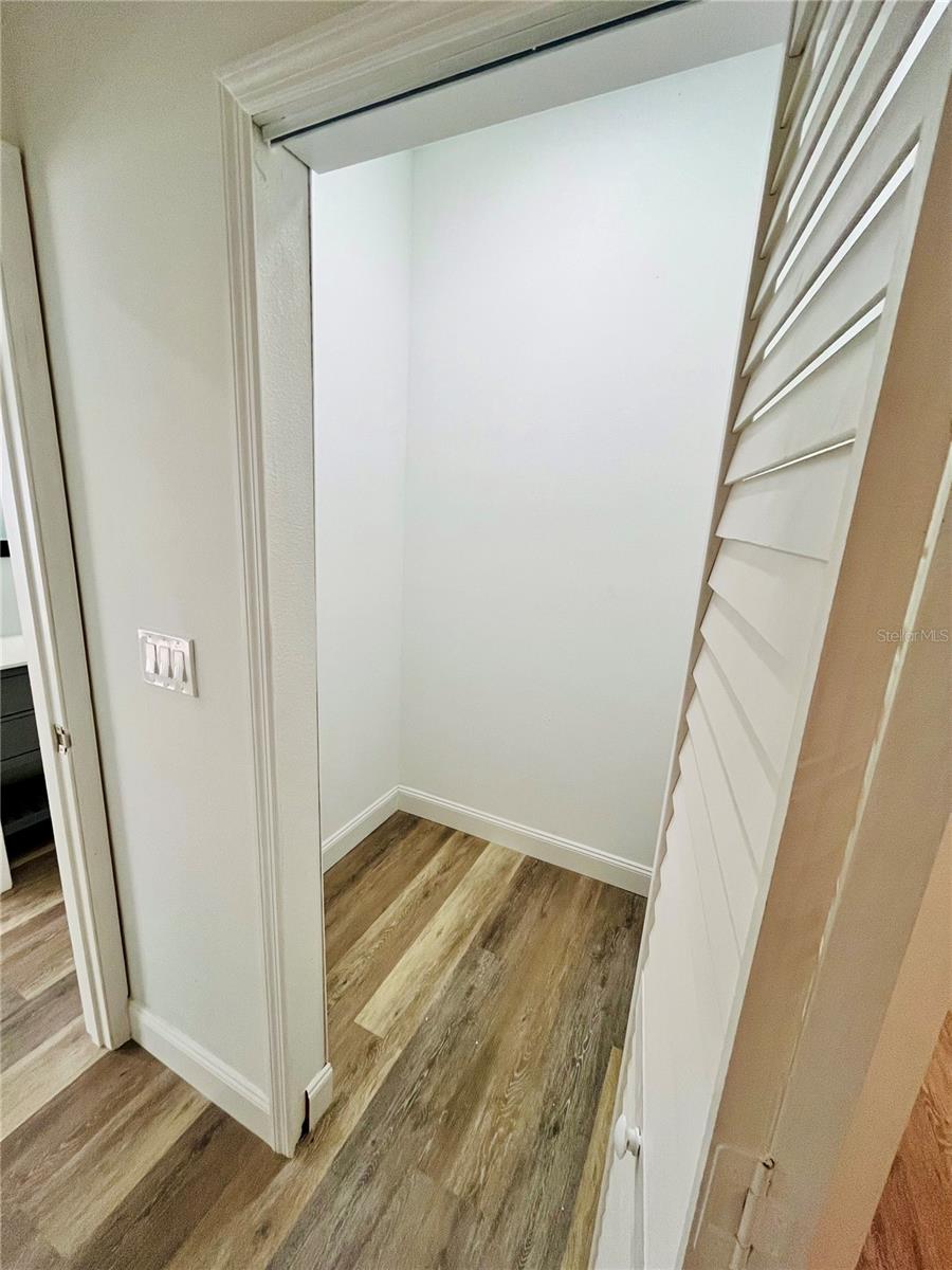 Walking closet