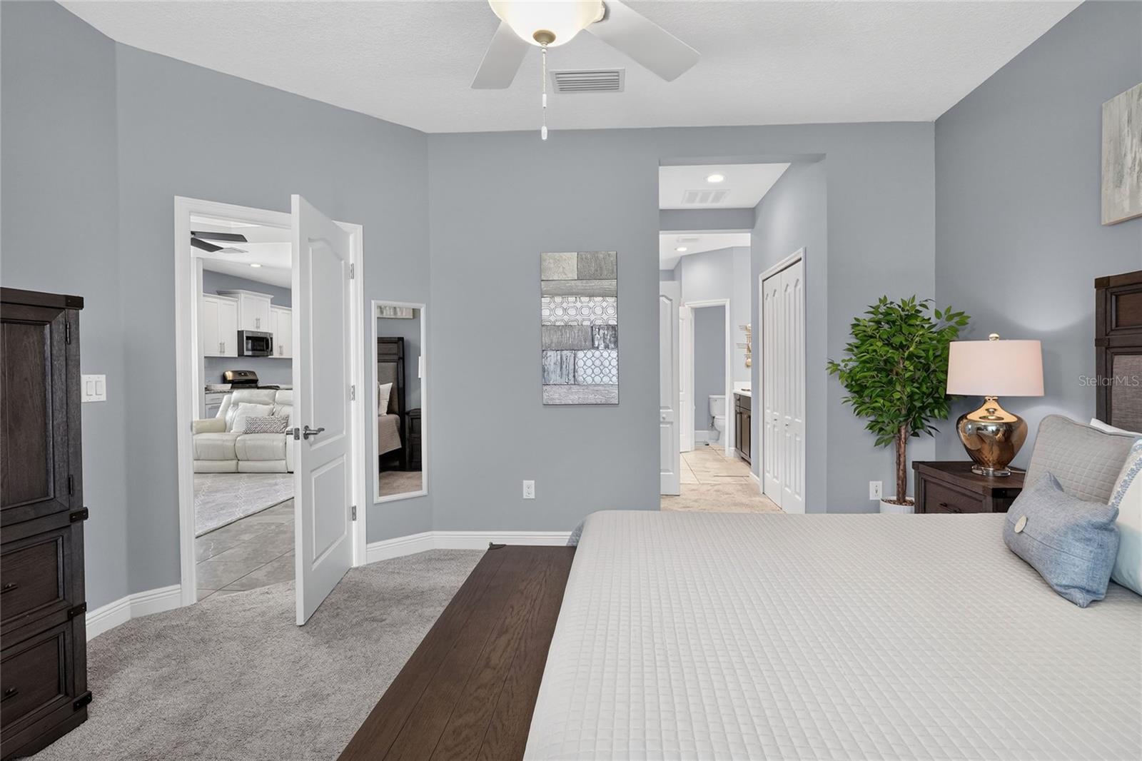 primary suite with en suite