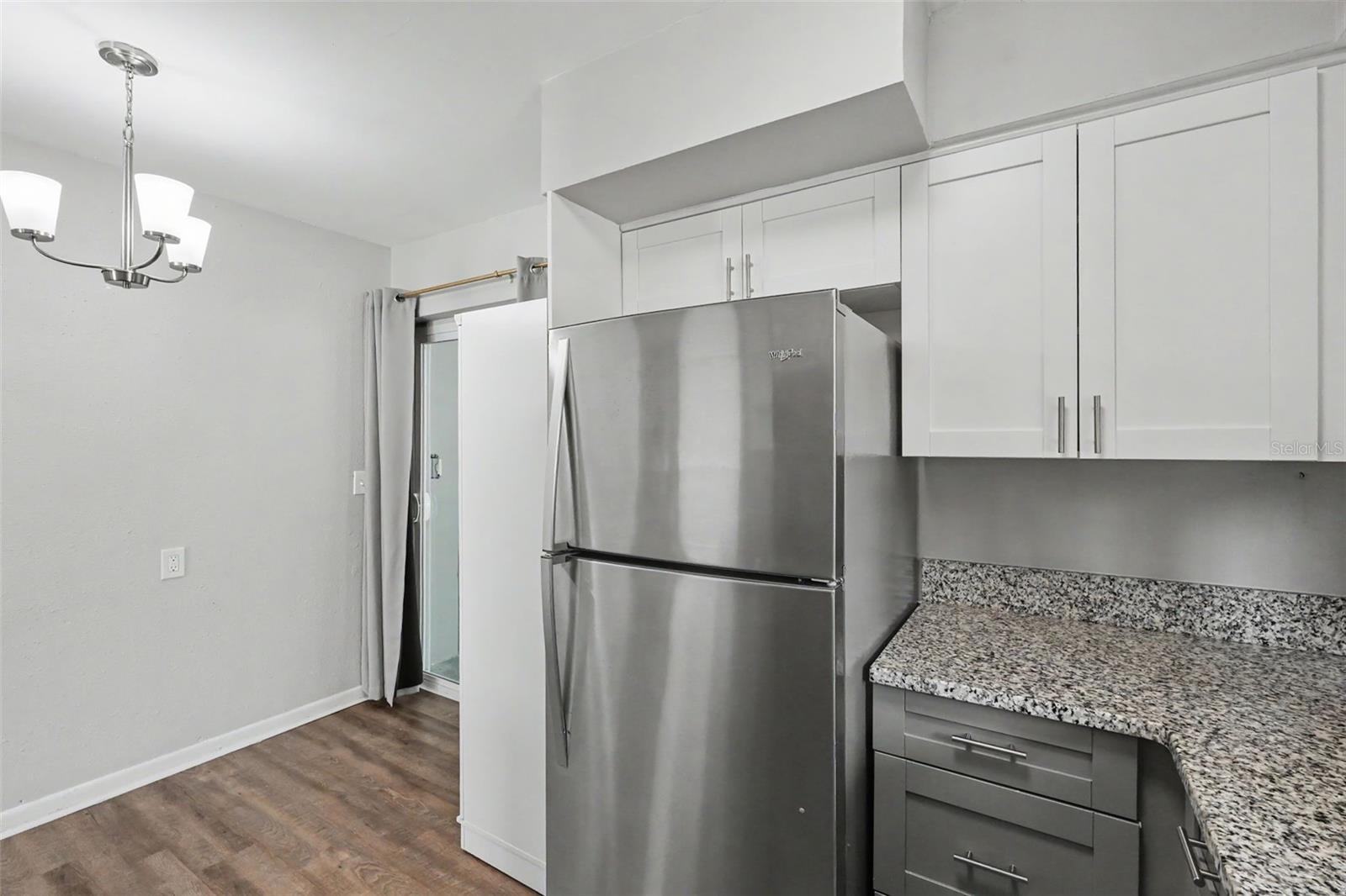 TB8524698