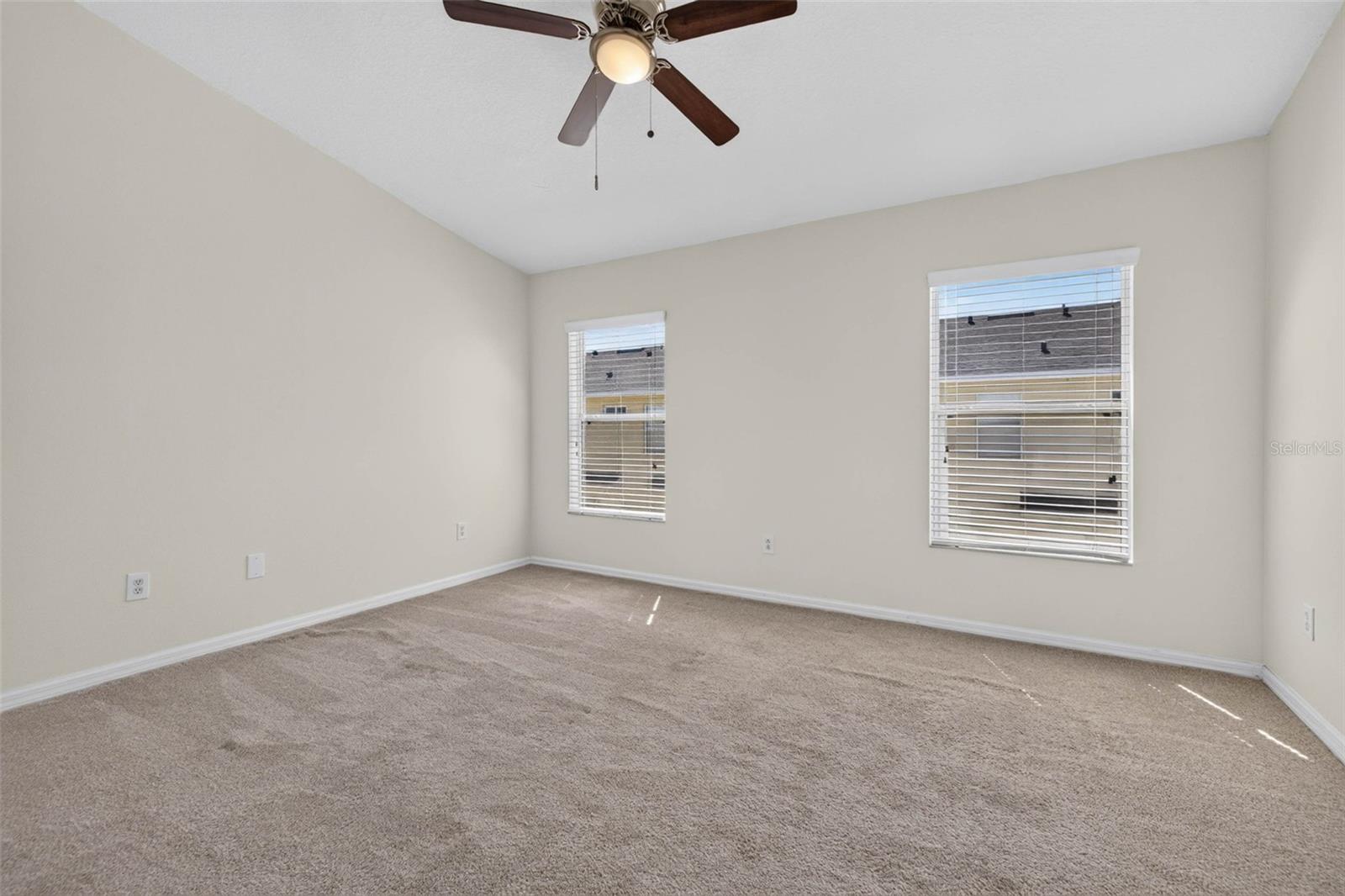 TB8524715