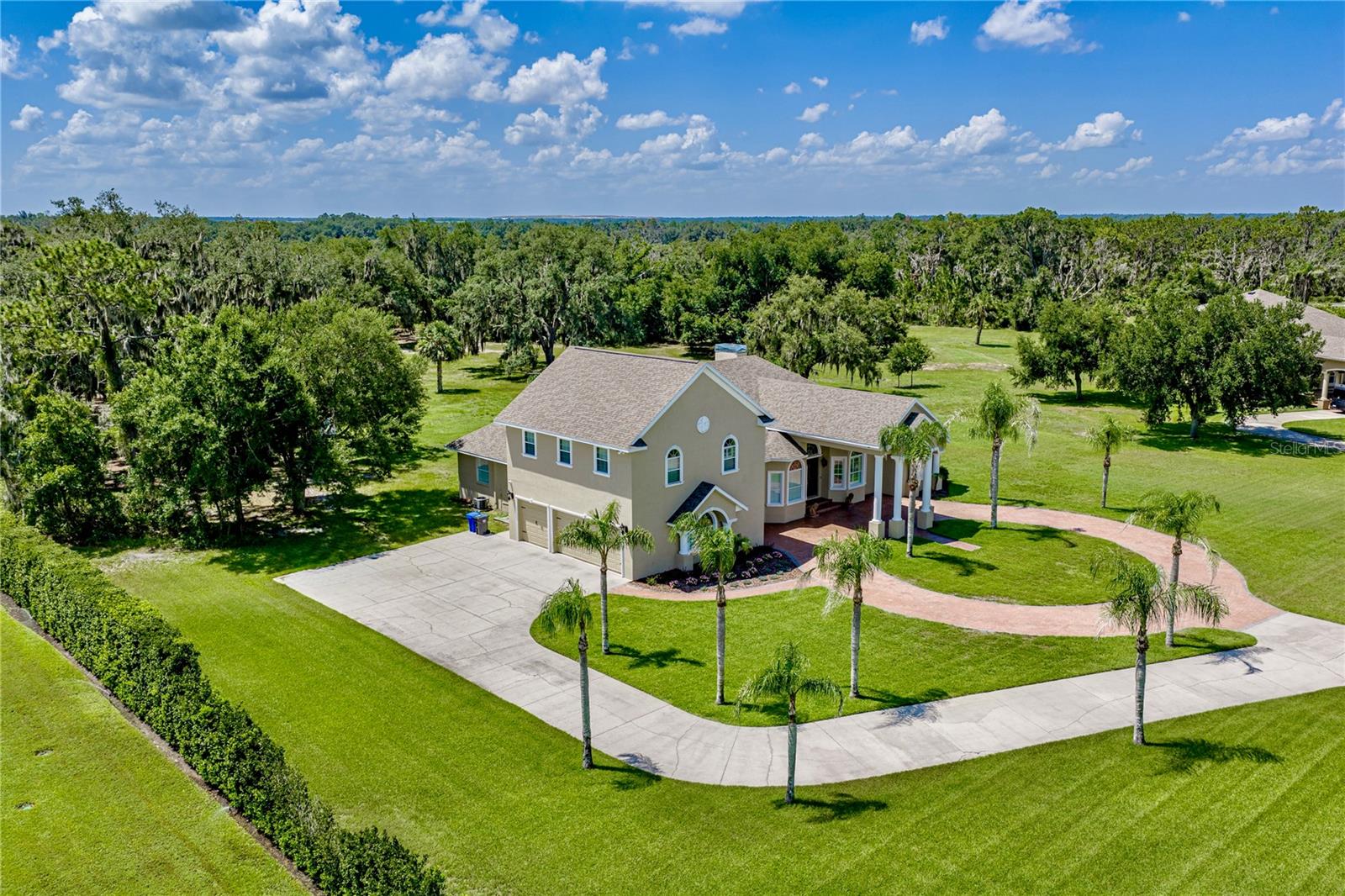 Long driveway and lots of parking