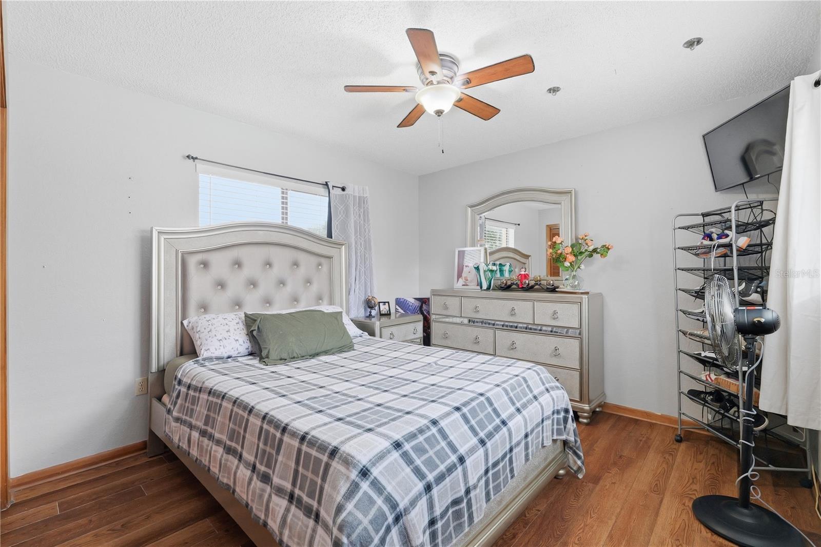TB8524735