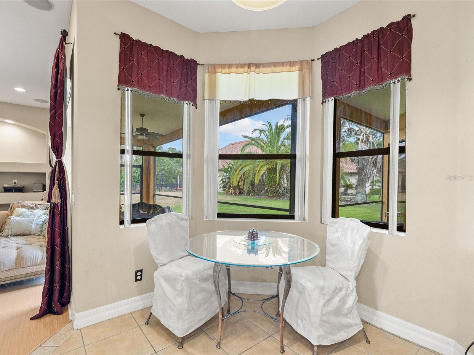 Breakfast nook/Eat in Kitchen Area