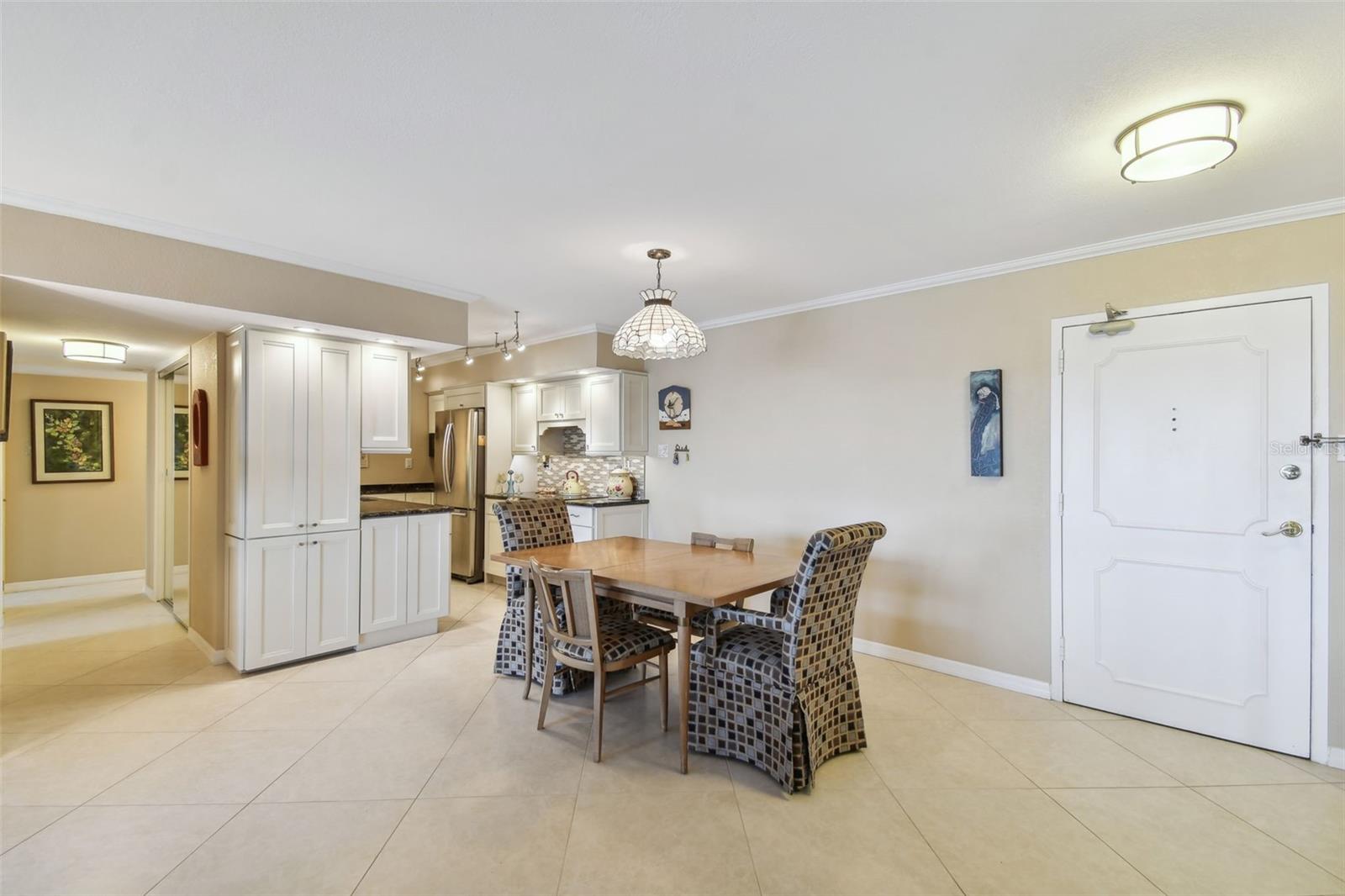 Spacious Dinning room