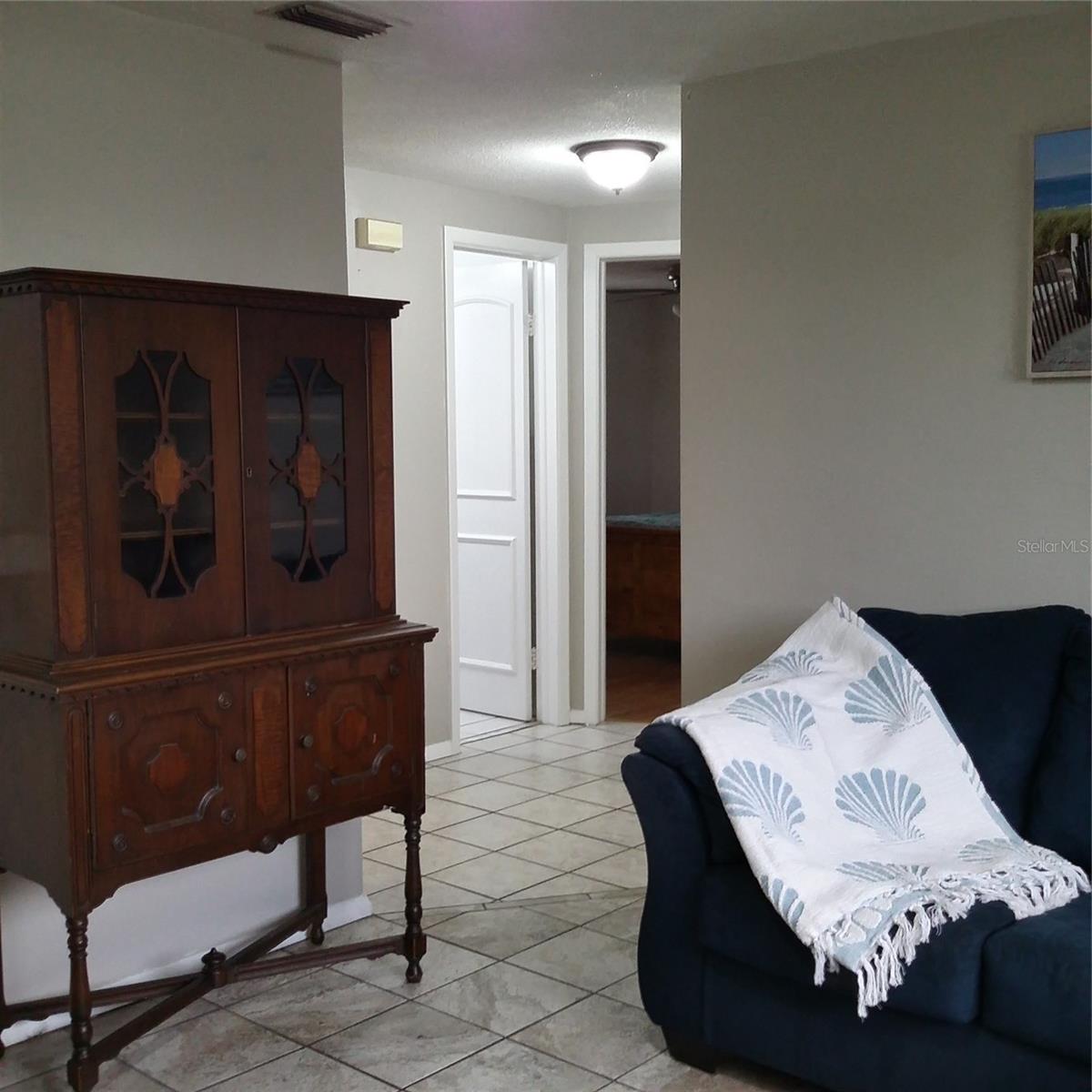 Ceramic Flooring - Easy Clean - Great Condition