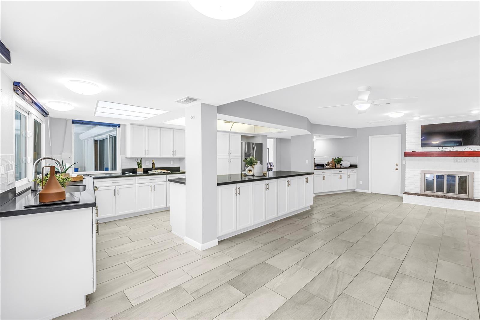 TB8524907