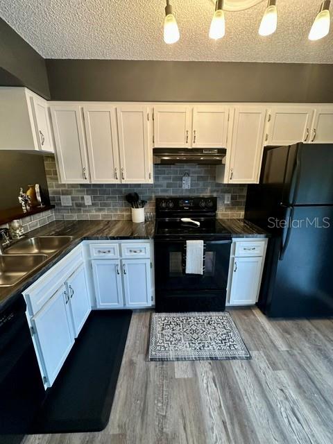 Kitchen with all appliances