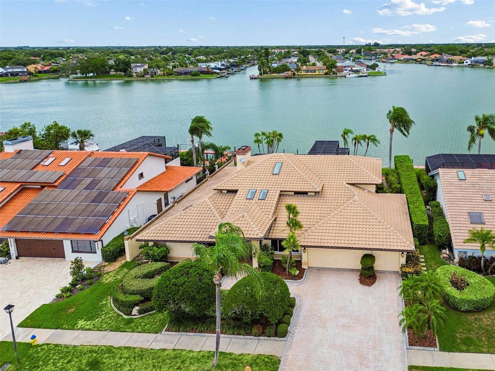 TB8524923