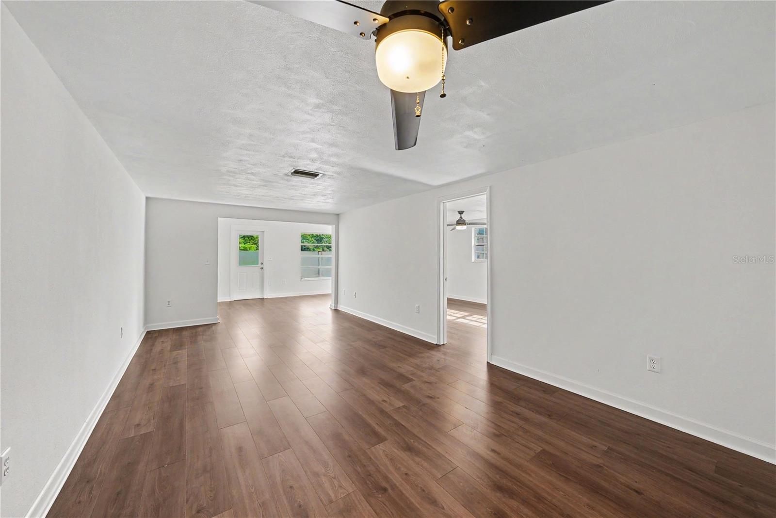 TB8524992