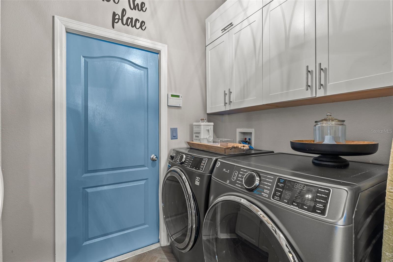 Laundry Room With lots of Cabinets