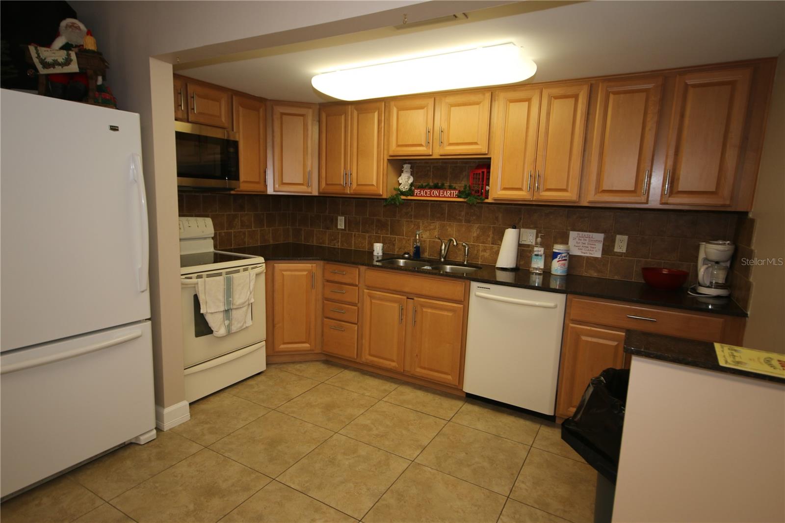 COMMUNITY KITCHEN