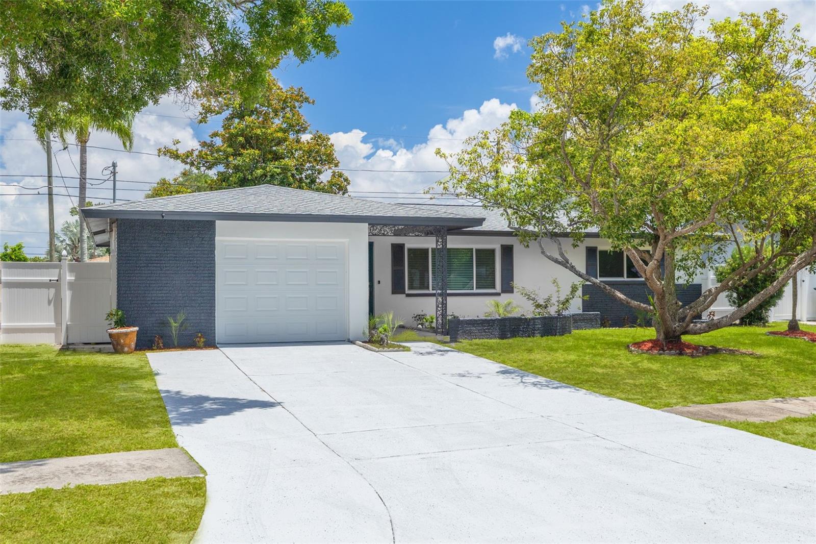TB8525028