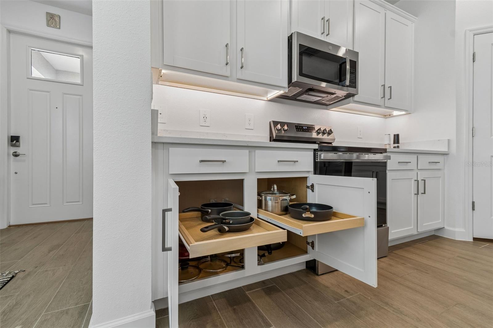 Pull out kitchen drawers