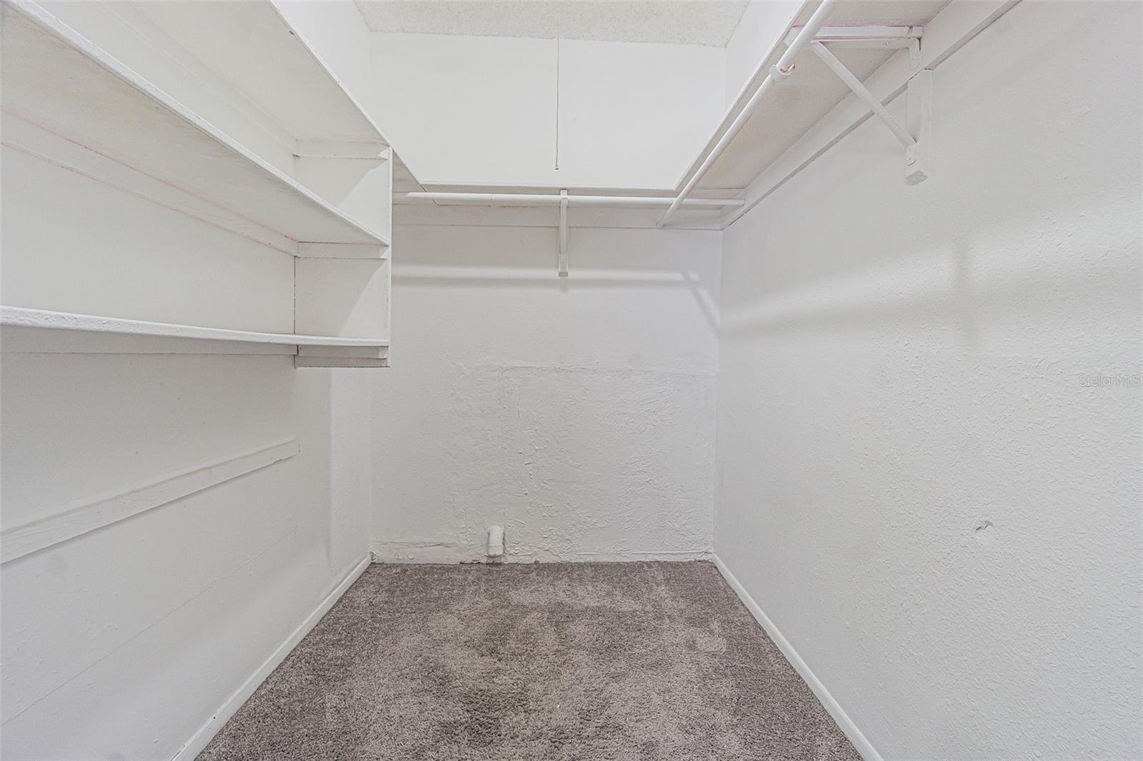 Bed 2 walk in closet