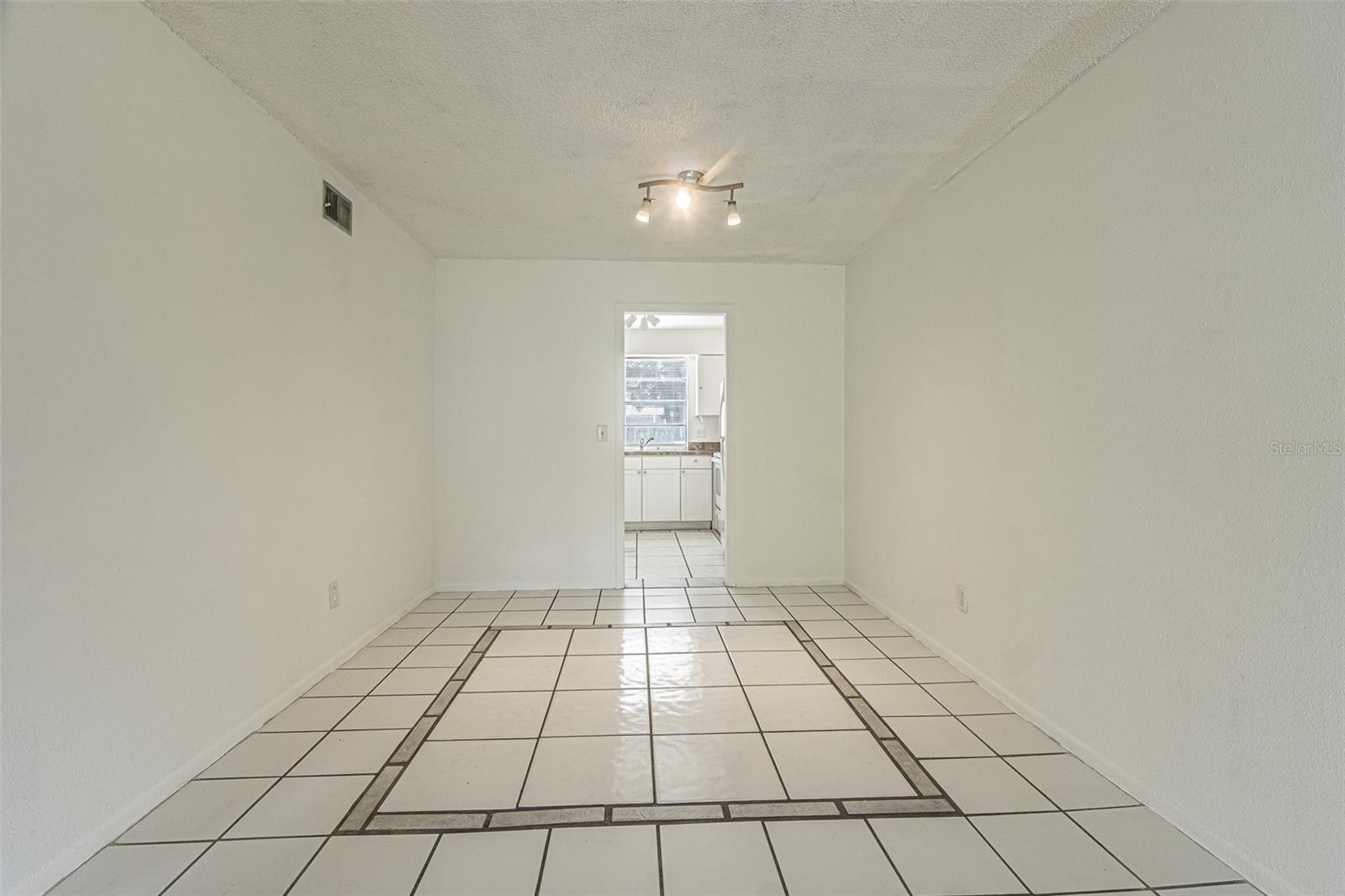 Dining room to kitchen