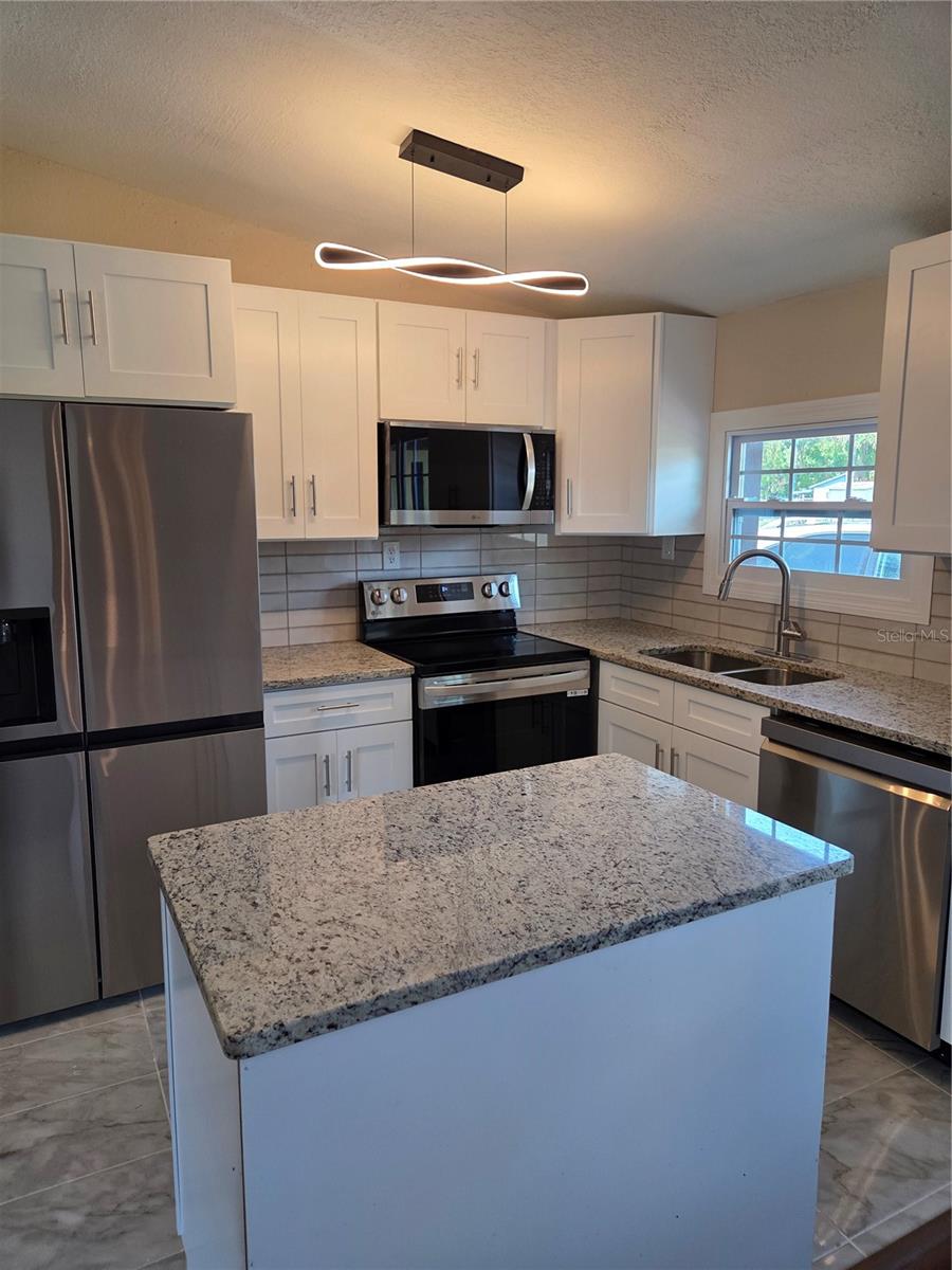 Remodeled Kitchen w/new appliances