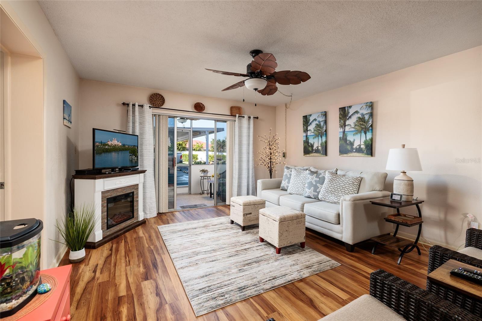 Living Room/Patio