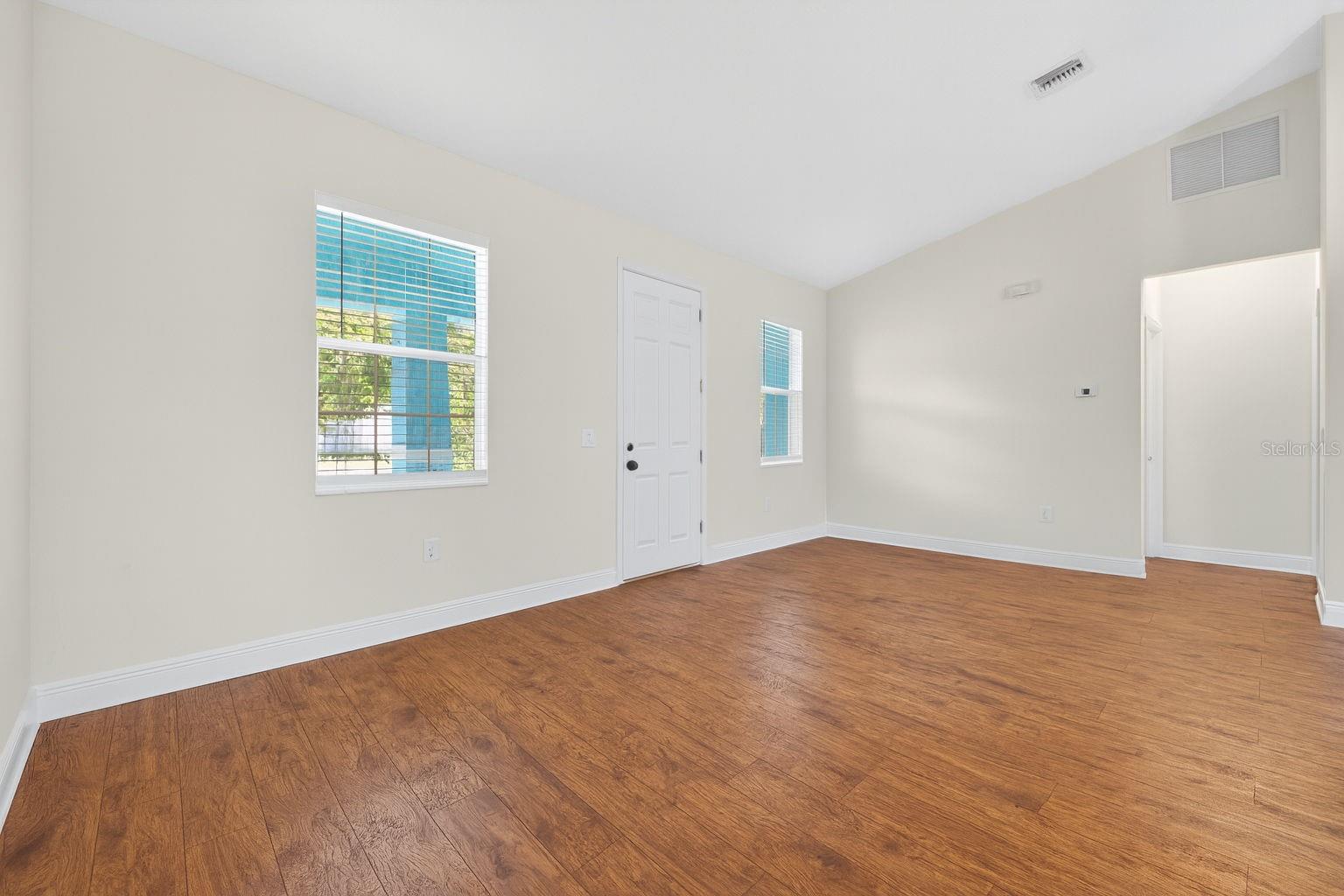 TB8525073