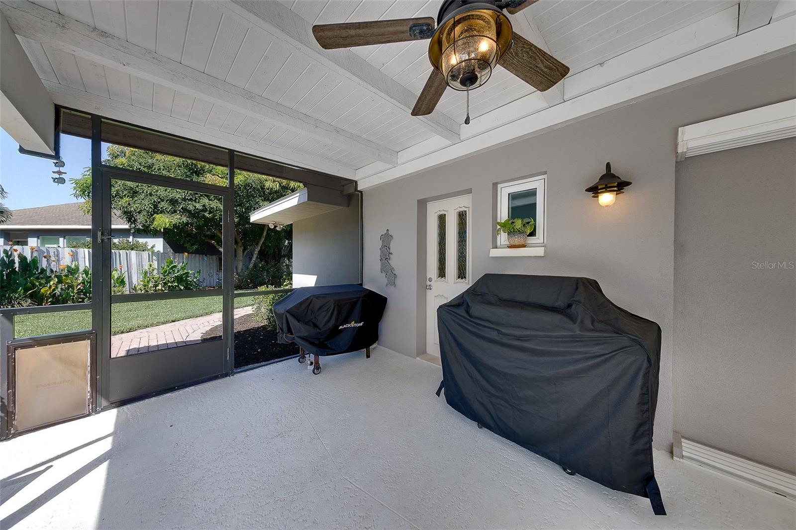 1 of 2 screen doors to the yard