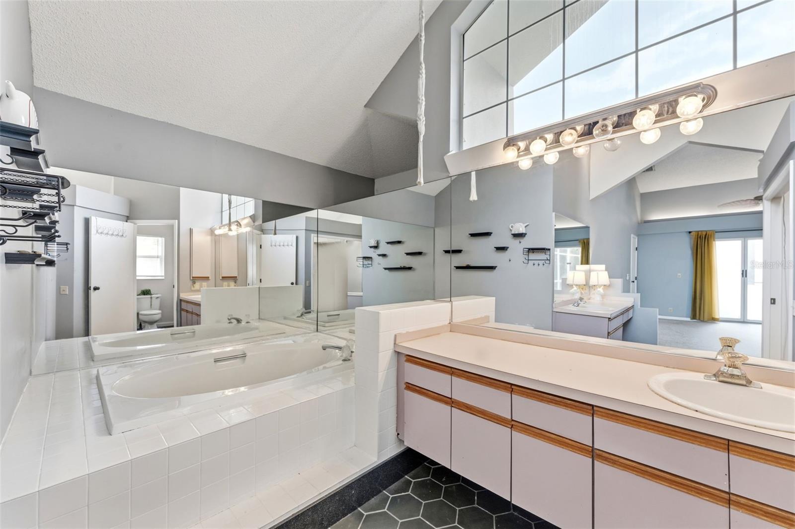 Masther Bathroom with Tub