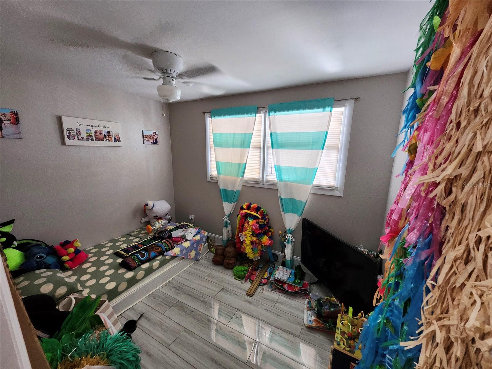 TB8525229