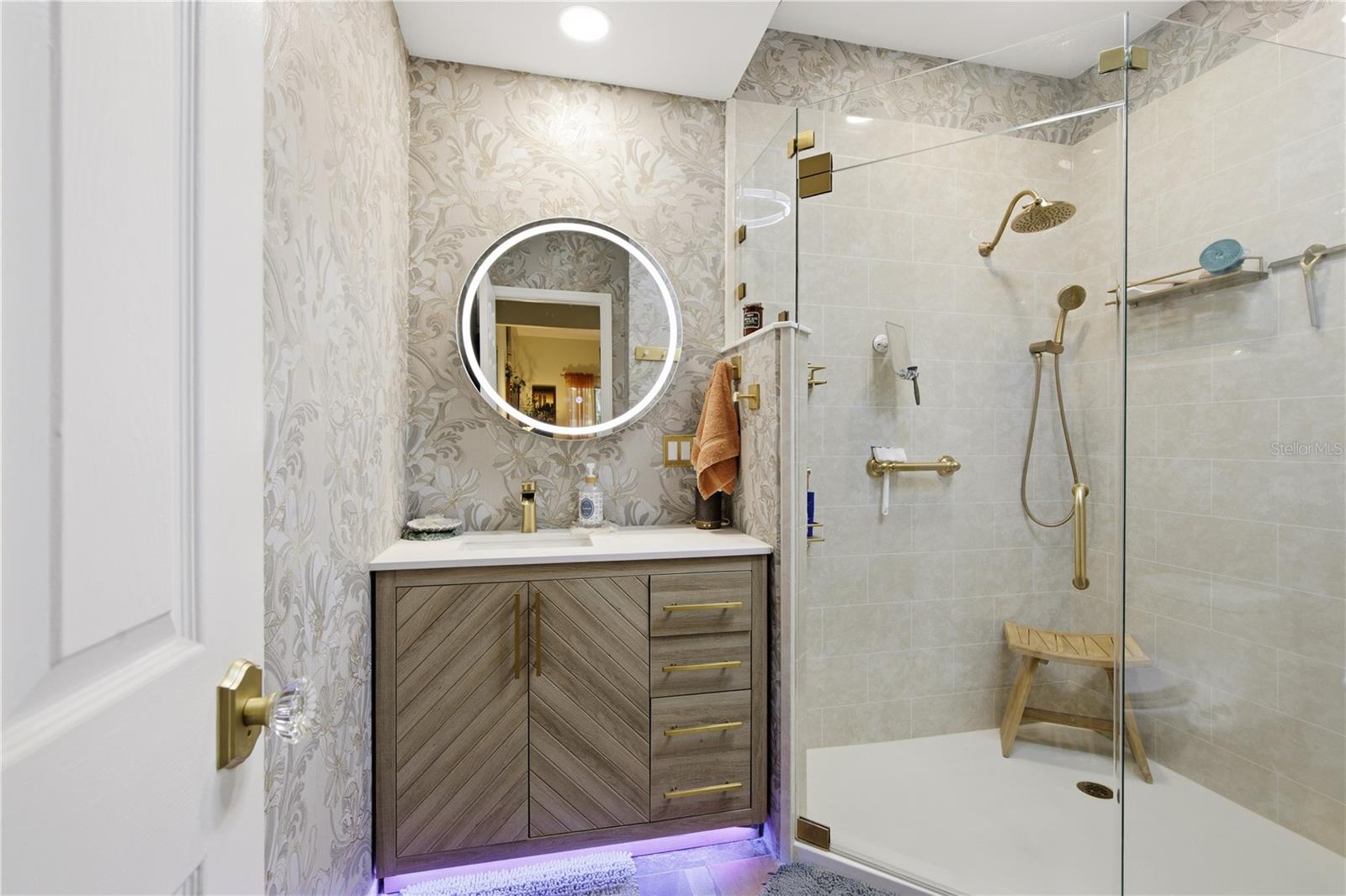 En Suite Bath Gorgeous Remodel!