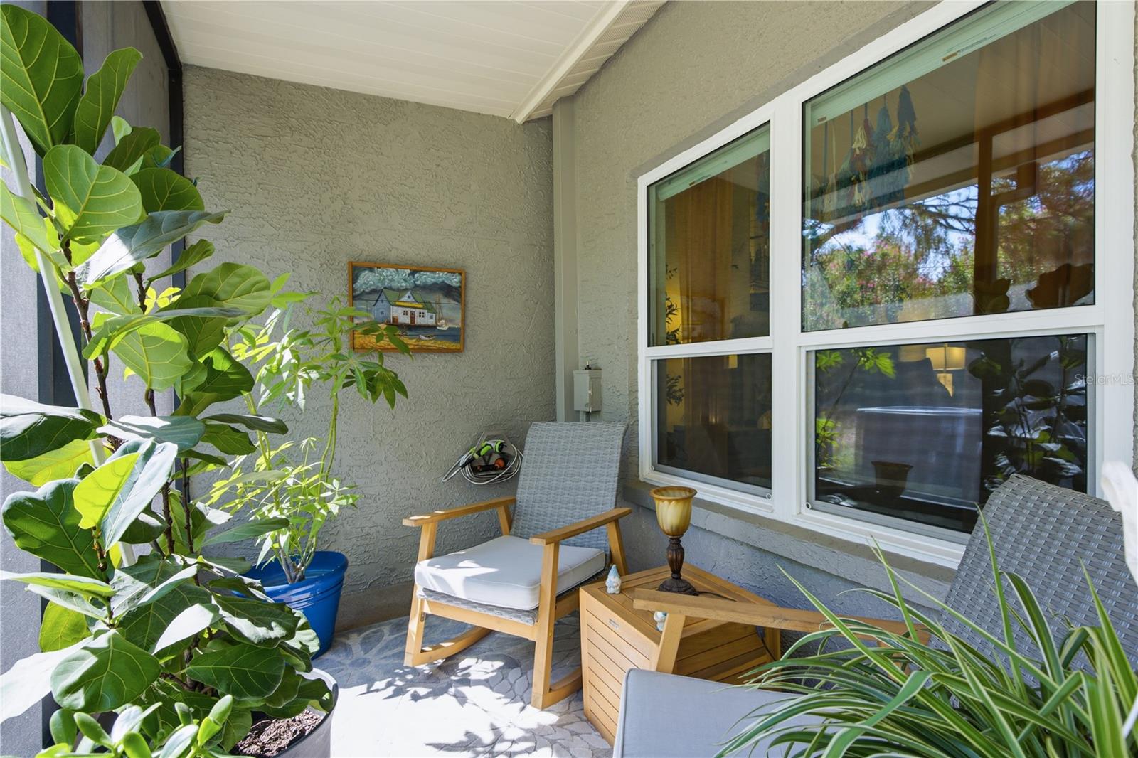 small private lanai space