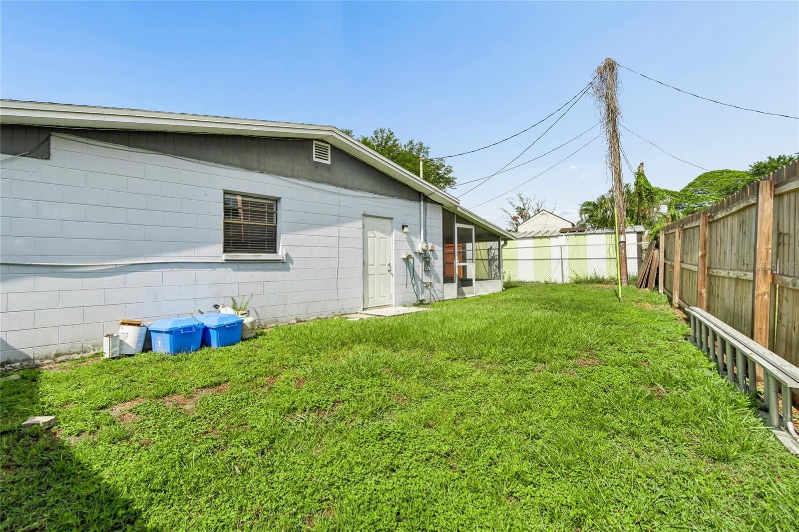 SIDE YARD (FENCED)