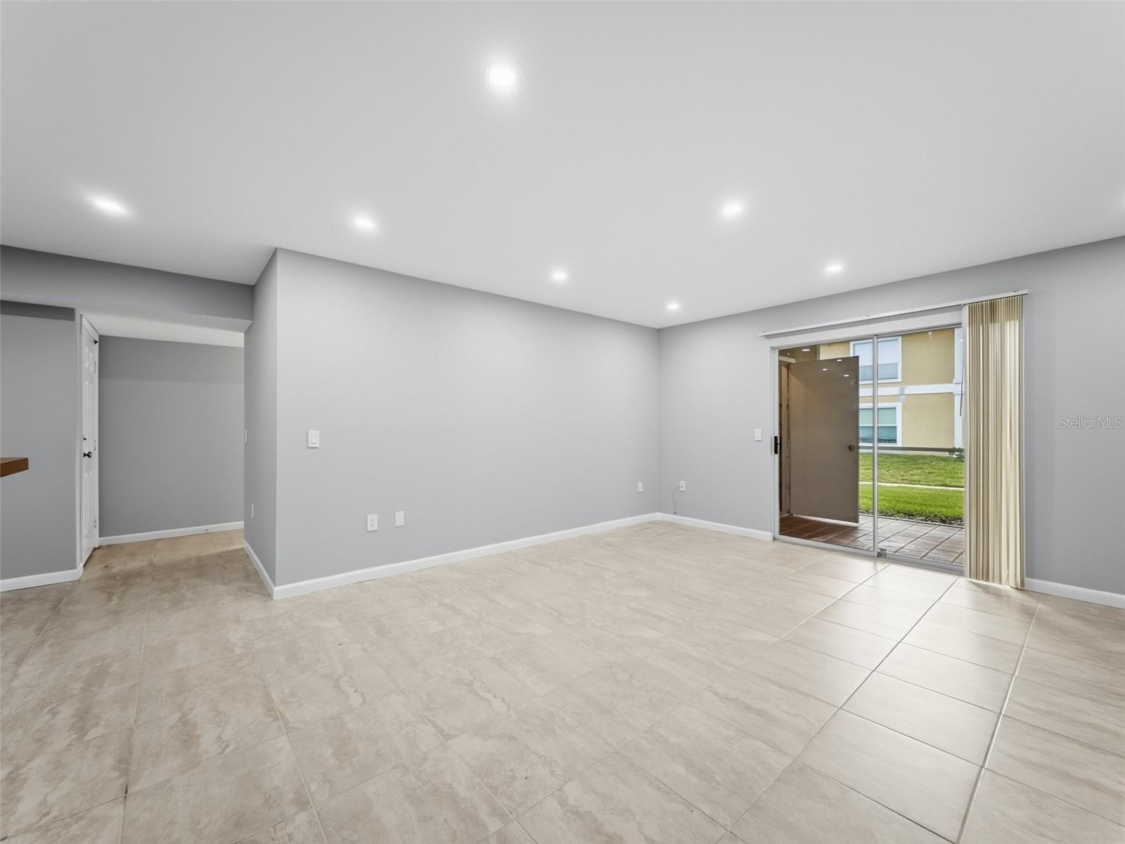 Family Room- 9481 Highland Oak Drive #1502, Tampa, FL 33647