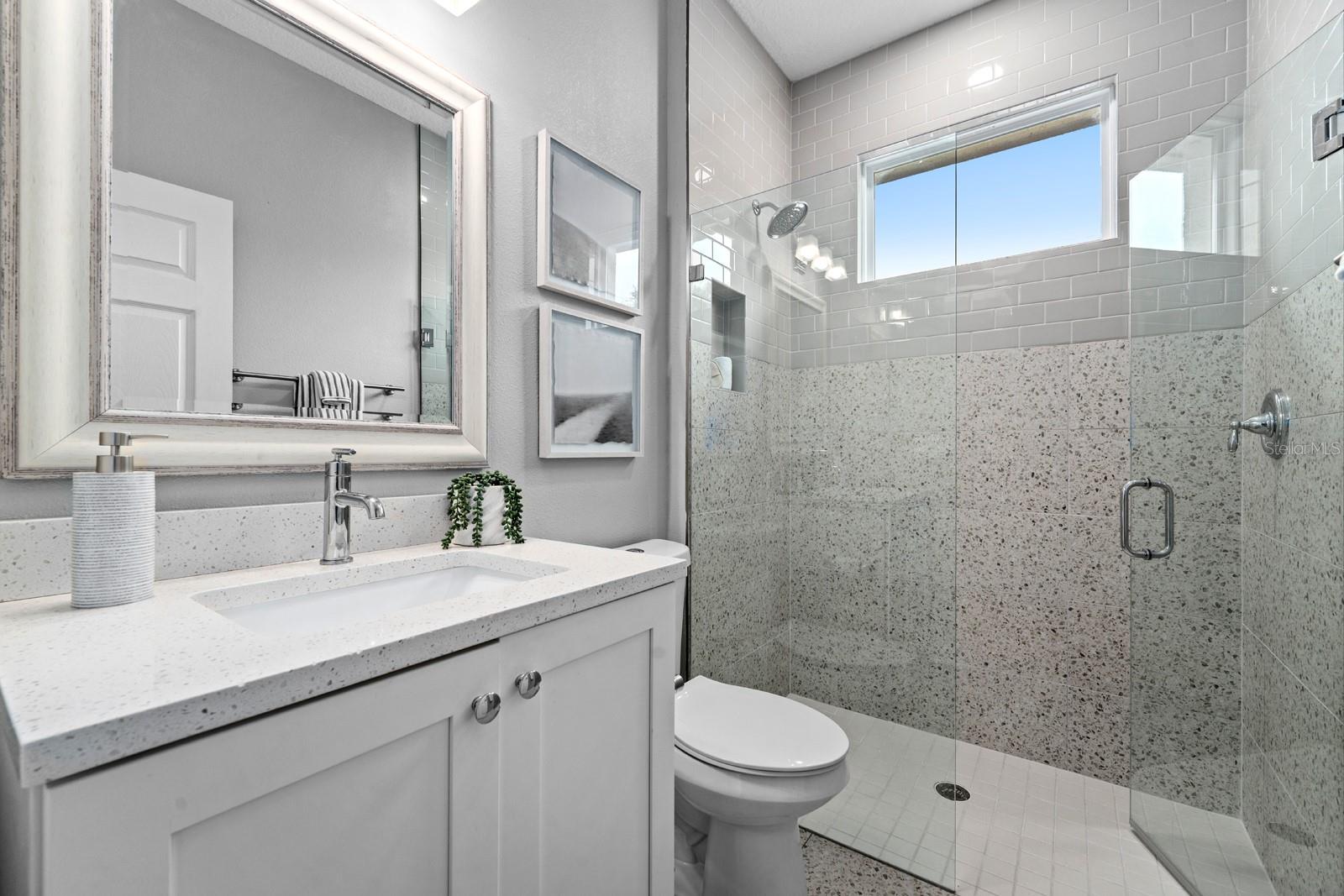Wonderfull bath fo your guests, too